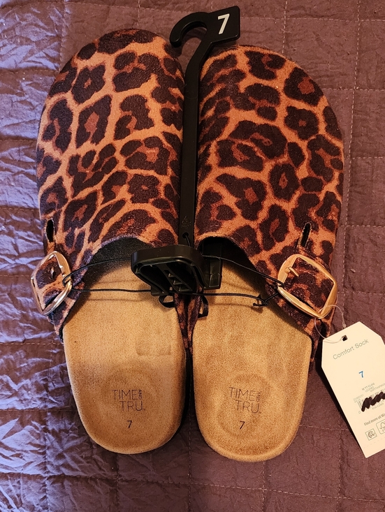 Shoes - NWT Leopard Print Slides